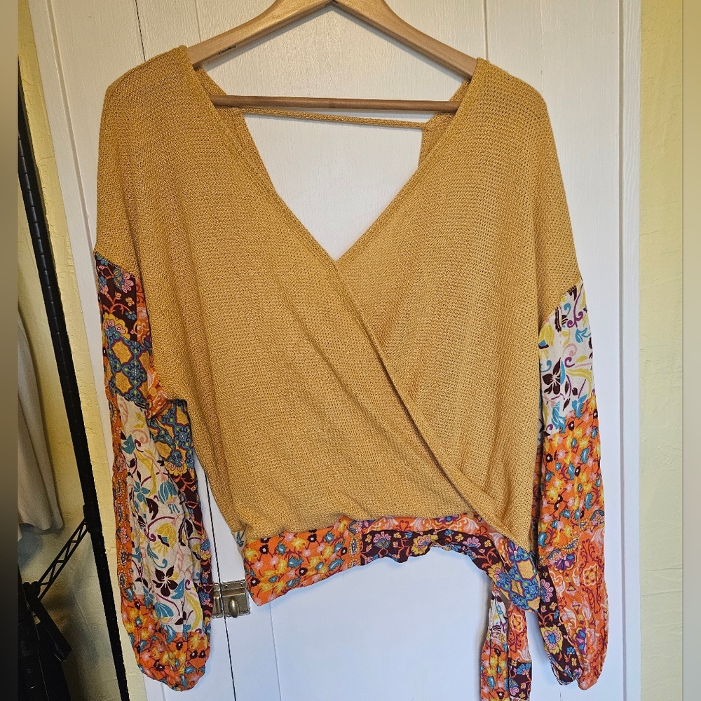Blu pepper Surplice Boho Blouse, Surplice Knit Top with Contrast Sleeves Size M